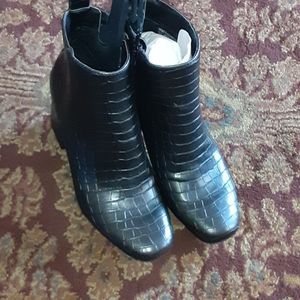 Crocodile pattern black boots